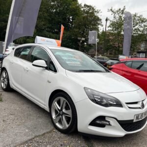 2015 Vauxhall Astra – 70,000 miles – £4,795